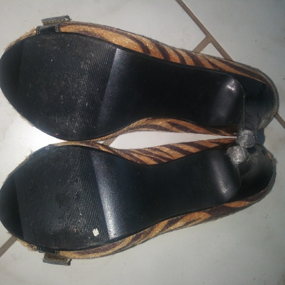 Delicious Animal Print Pumps - Picture 7 of 7